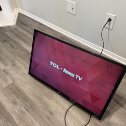 32” inch Smart TV with Mount