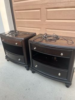 2 nightstands