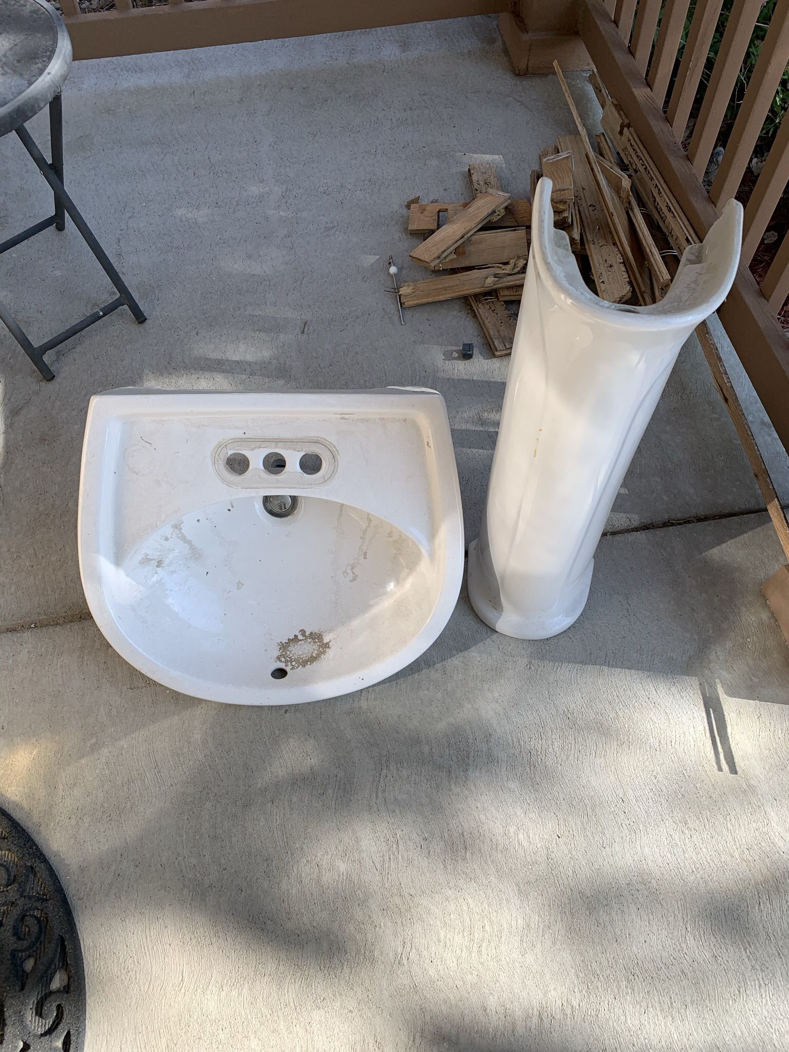 Used Pedestal Sink