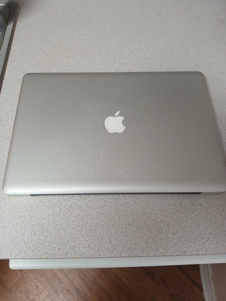 Apple Mac Book