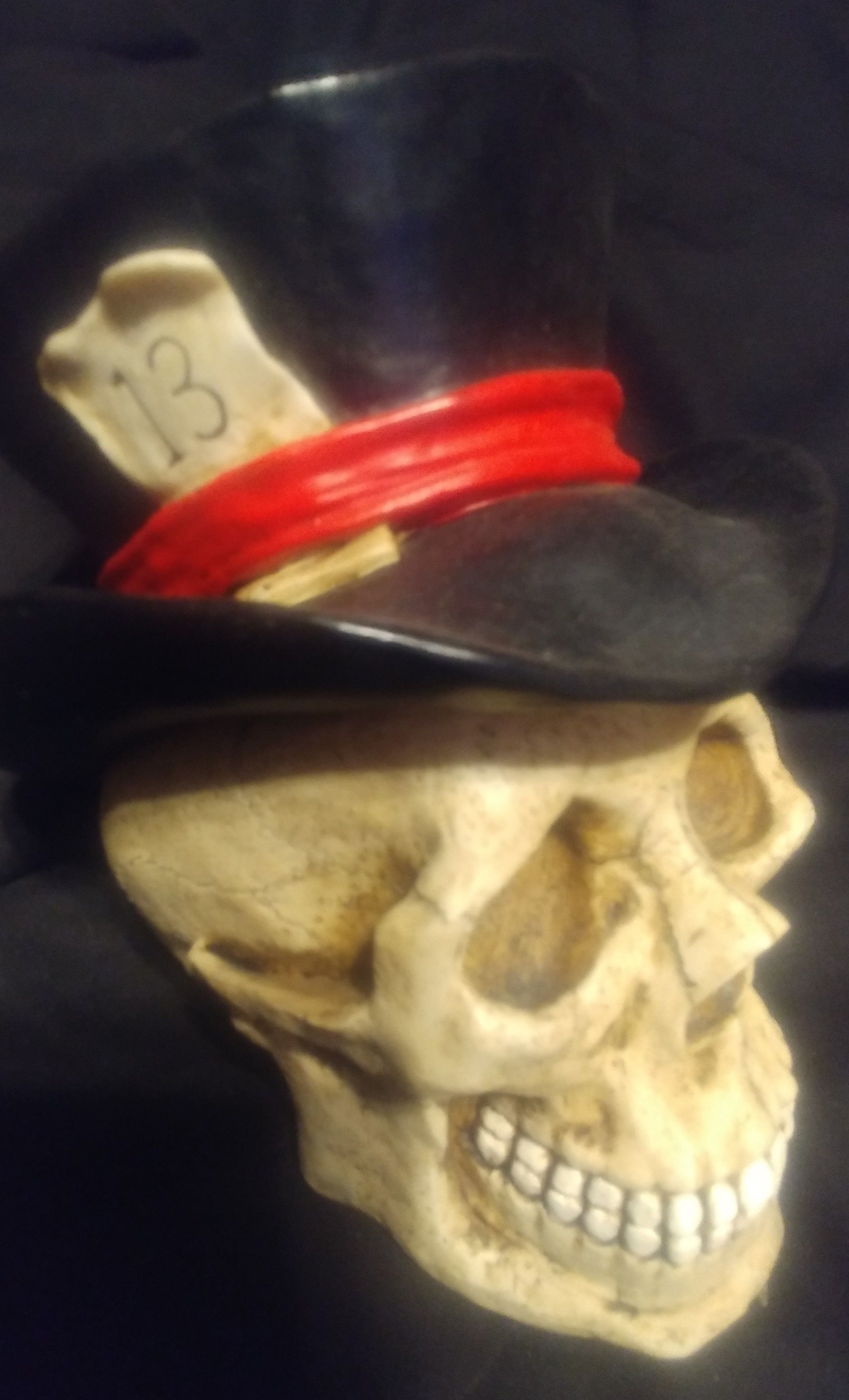 Skull with top hat and #13