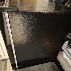 Frigidaire Retro Mini Fridge Black