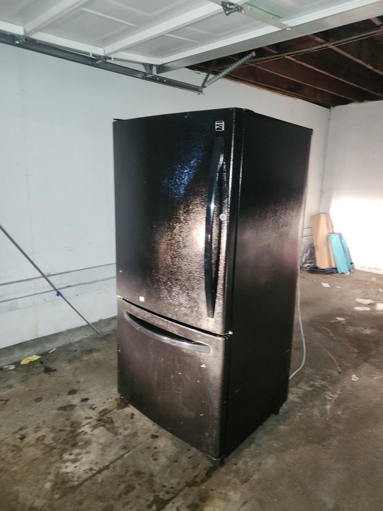 refrigerator: working at 100% is delivered at an additional cost.