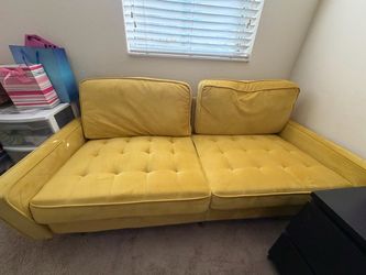 Sofá amarillo