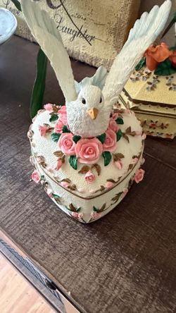 Music Box Dove Wings of Love Collection