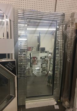 Beautiful tall leaner mirror. 28x60. All beveled pieces