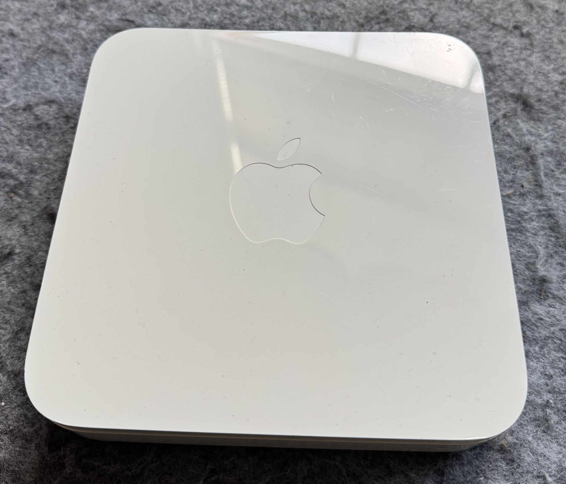 Apple AirPort Extreme 802.11n WiFi Router A1354 4th Gen Base