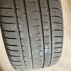 One used tire Goodyear eagle size 275/30R20