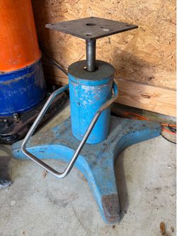 Small engine or cycle floor jack
