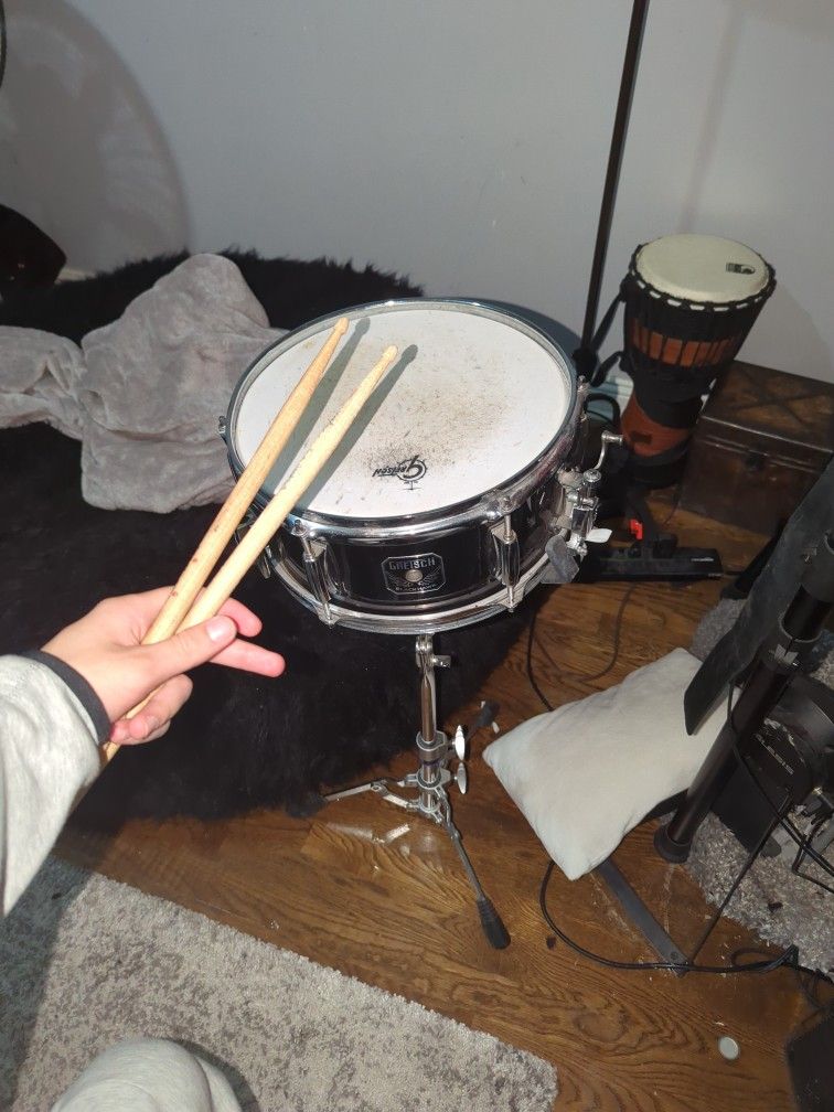 Snare Drum With Stand And Sticks For 120