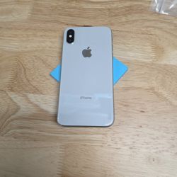 IPHONE X...64GB .  UNLOCK FOR ANY SIM 