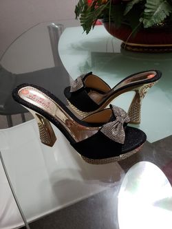 Black heels size 7