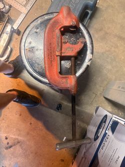RIDGID Heavy Duty Pipe Cutter (No. 4-S / 2” to 4”)