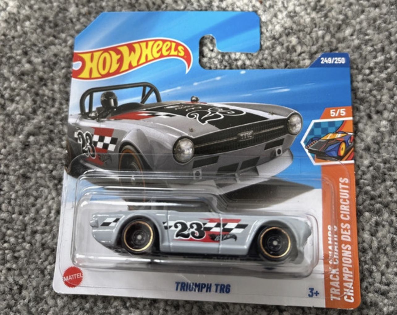 Hot wheels triumph Tr6 treasure hunt preemie Rare find