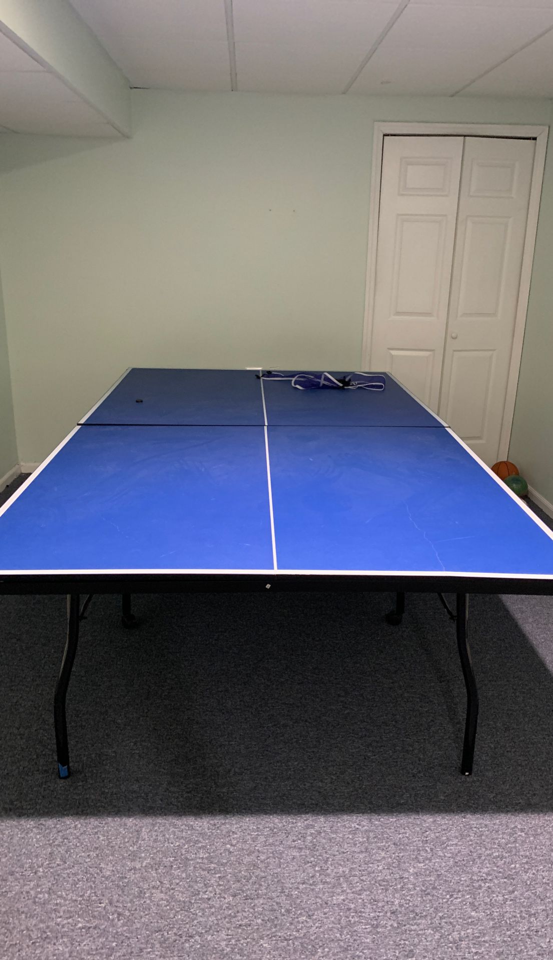 Ping pong table with rackets