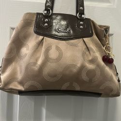Coach. Hand Bag. 