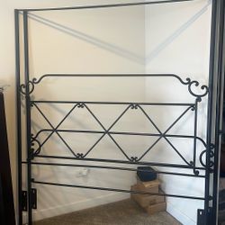 Queen Size Canopy Bed 
