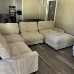 New 90x127x66 Corduroy Sectional Couch / Free Delivery 