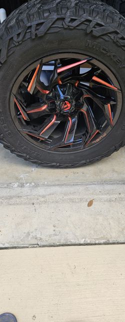 20 Inch Fuel 5 Lug Rims with Baja Boss 35X12 50R 20 LT tires