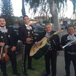 Mariachi 🐶500$$ Festeja una serenata memorable precios  especiales con  voces que te llenarán el Corazón de un valioso recuerdo con tus seres amados 