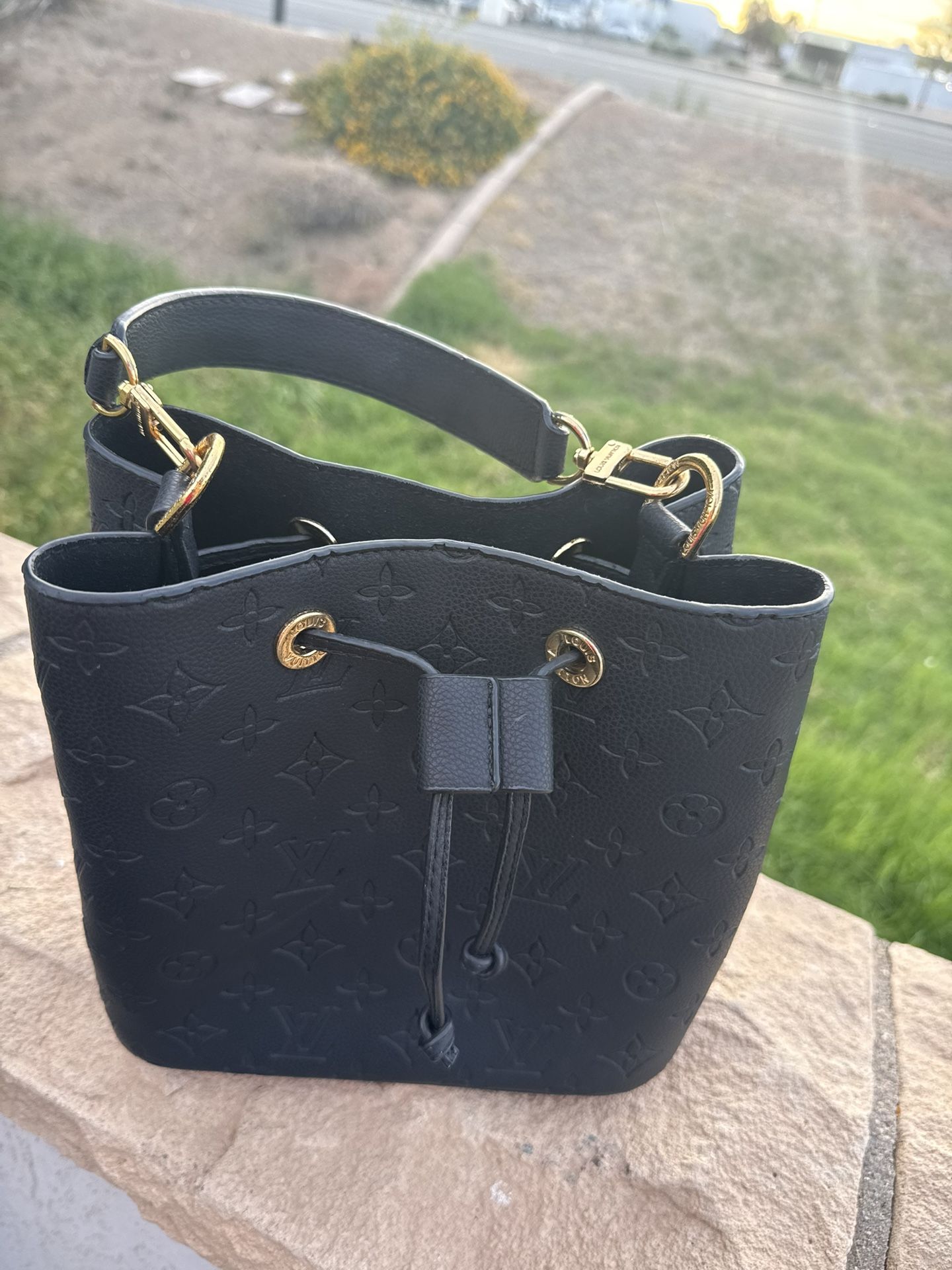 Black Monogram NoéNoé Louis Vuitton Hand Held Bag