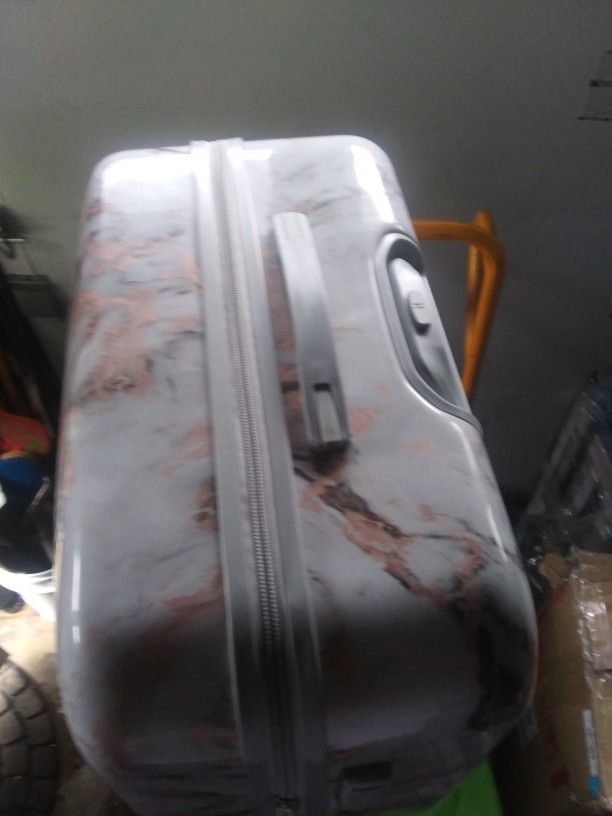 It Luggage Marbled Hard Shell Suitcase

