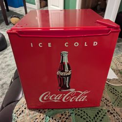 Collectible Coca Cola Mini Fridge 