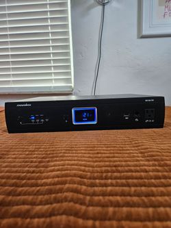 Panamax M5100-PM
Power Line Conditioner  Surge Protector