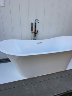 72”x32” free standing tub with filler ( any of the fillers) $1,550