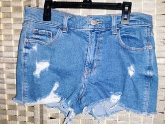 FIRM IN MERCED ‼️ OLD NAVY BOYFRIEND SHORTMID-RISE SIZE 4