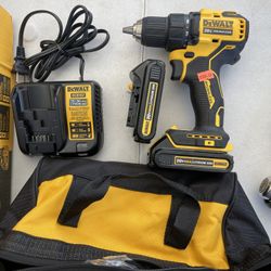 DEWALT ATOMIC 20V MAX Cordless Brushless Compact 1/2 in. Drill/Driver Kit W (2) batteries & charger