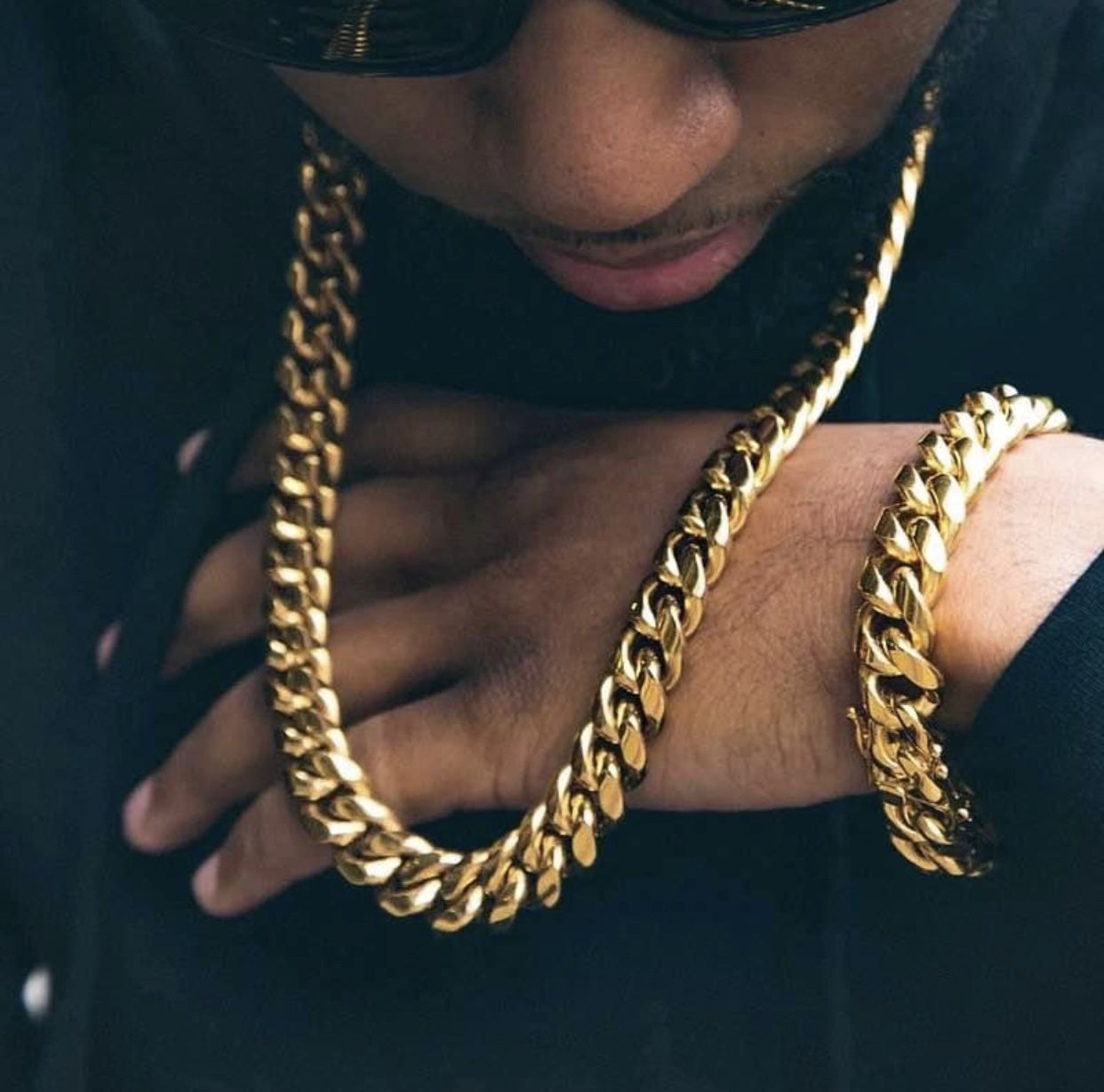 New 18k Yellow Gold Cuban Link Chain and Bracelet Set