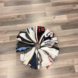 Size 9 and Size 9.5 tienes 9 Jordan’s and Zapatos authentic