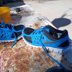 Nike Size 4 Youth Shoes