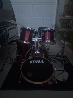 Complete TAMA 5 piece studio- caliber drum set