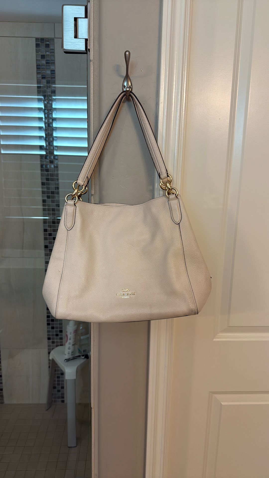 Coach Purse With Many Compartments