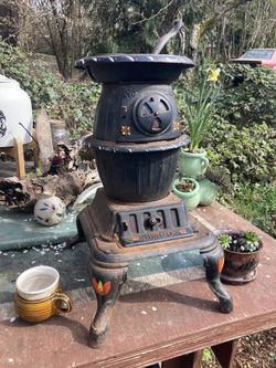 Umco No. 28 Potbelly Woodstove for Sale in Oakville, WA - OfferUp