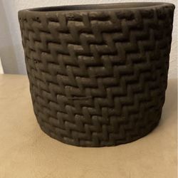 Black Round Pot