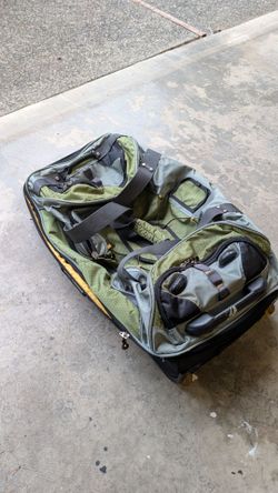 Ricardo Beverly Hills rolling duffel suitcase luggage