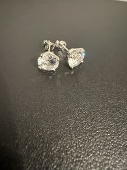 8mm Round Cut Diamond Stud Earrings in White Gold