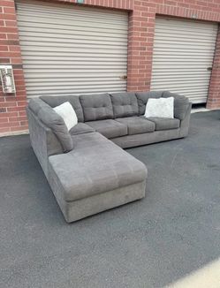 WITH DELIVERY Gray Fabric Sectional Sofa with Chaise