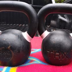 PAIR OF TRX  :  17.6  (8kg ) KETTLEBELLS  :  