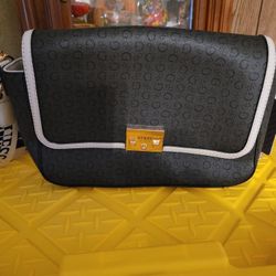 NWT GUESS Purse.
