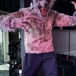 Lowe’s Halloween Werewolf Animatronic