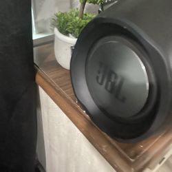 Jbl Bom Box $200
