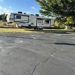 2014 RV fifth wheel ( Moving, Must Sell !!!