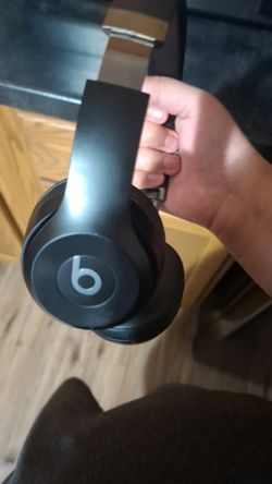 Beats Over-Ear Headphones Black Solo4