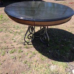 Round Table solid Oak wood READ DESCRIPTION 