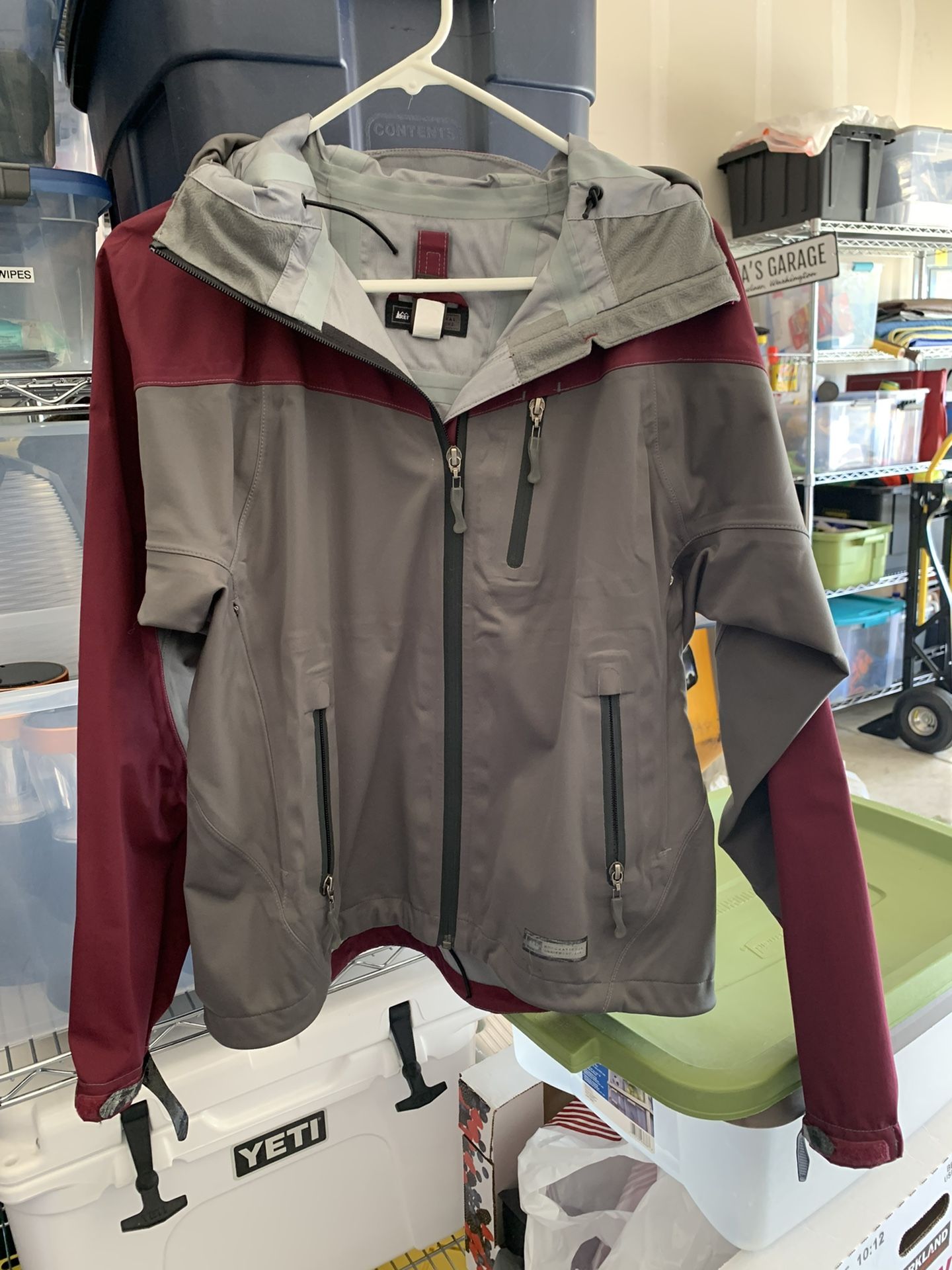 Women’s REI Lightweight Rain Jacket, Size Medium, MINT CONDITION!