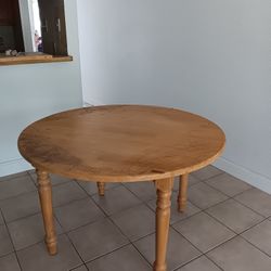 Oaks Wood Round DinING Room Table